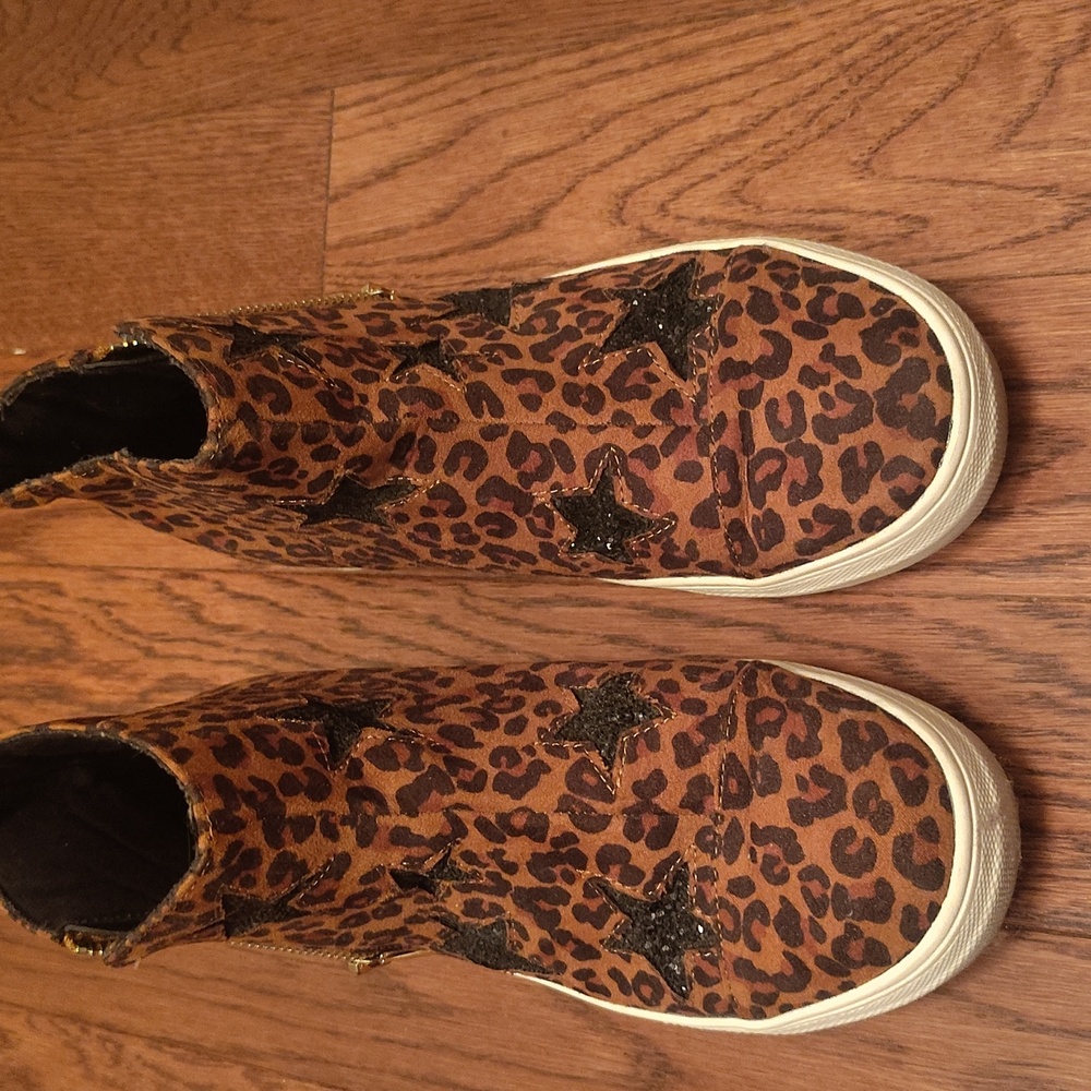 Leopard Print High-Top Sneakers with Star Accents